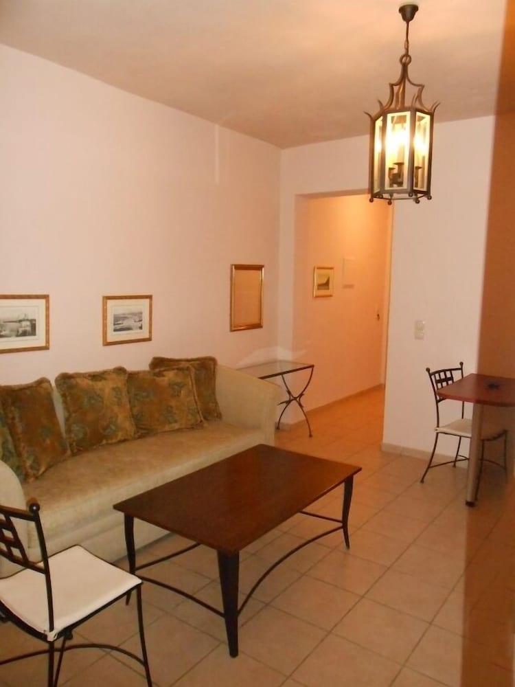 פלטניאס Lambrinos Suites מראה חיצוני תמונה