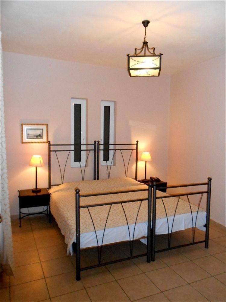 פלטניאס Lambrinos Suites מראה חיצוני תמונה