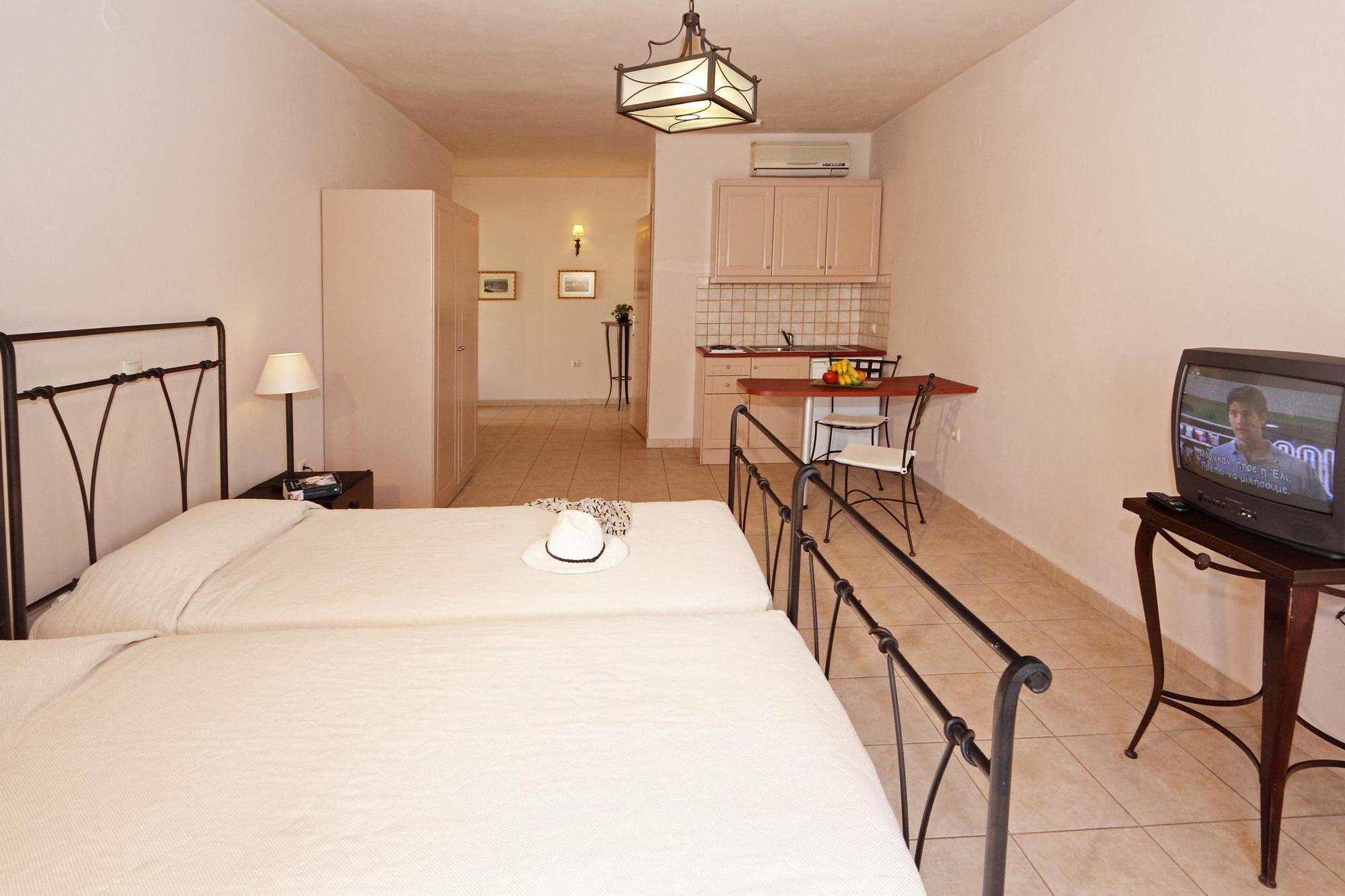 פלטניאס Lambrinos Suites מראה חיצוני תמונה