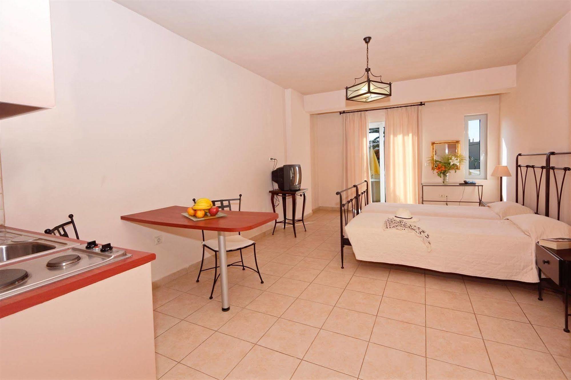 פלטניאס Lambrinos Suites מראה חיצוני תמונה