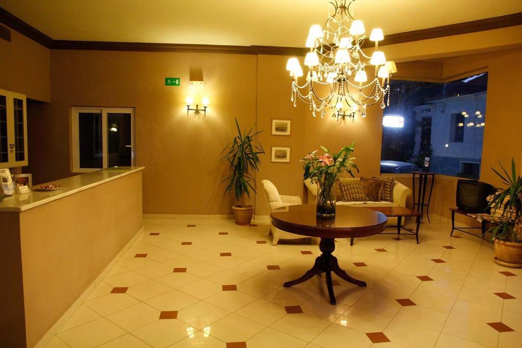 פלטניאס Lambrinos Suites מראה חיצוני תמונה