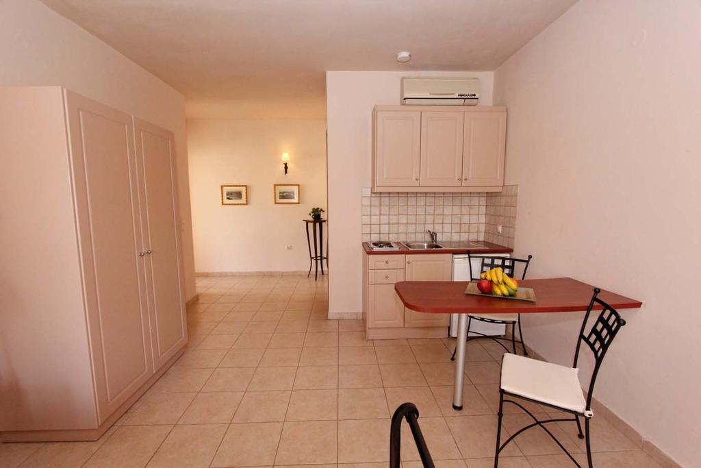 פלטניאס Lambrinos Suites מראה חיצוני תמונה